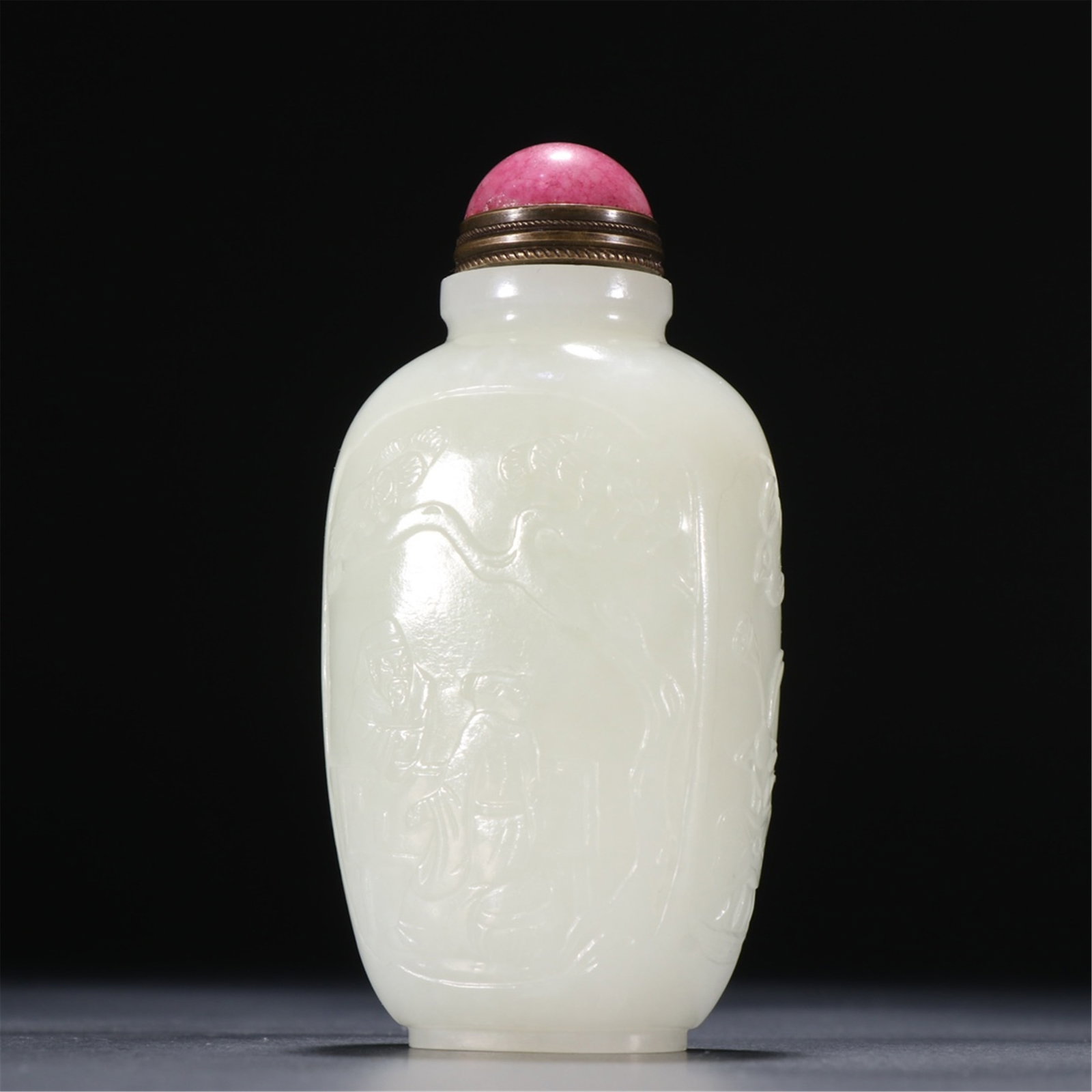 An Exquisite Hetian Jade Snuff Bottle: An Exquisite Hetian Jade Snuff Bottle Size:H:8.4cm L:4.2cm W:158g (The dimensions of all batches are manually measured.If you need more detailed information, please contact our customer service before