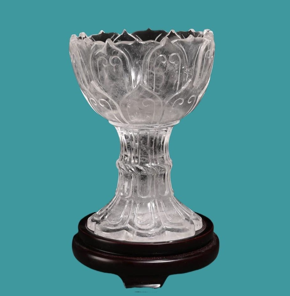 A crystal lotus lamp study ornament: Crystal Lotus Lamp Studio Decoration Size:D:11cm H:15.5cm W:1100g (The dimensions of all batches are manually measured.If you need more detailed information, please contact our customer service before