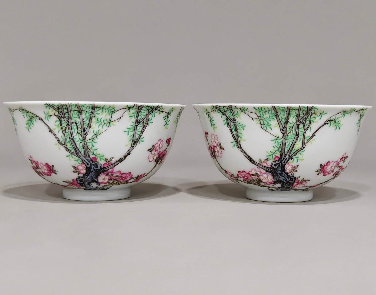 A pair of Spring Swallow Palace Bowls with enamel colored apricot grove and Spring Swallow pattern: Enamel Colored Apricot Forest Spring Swallow Picture Palace Bowl from the Qianlong reign of the Qing Dynasty Size: H:6cm D:11.3cm (The dimensions of all batches are manually measured.If you need more 