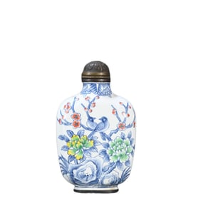Copper body painted enamel magpie climbing plum blossom snuff bottle
