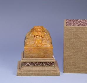 A piece of Tian Huang dragon pattern button seal