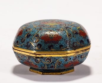 A cloisonn é box