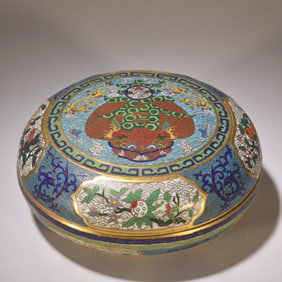A Qianlong Copper Tire Pinch Wire Enamel Double Dragon Holding Spring Lid Box