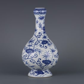 Blue and white Ganoderma lucidum bamboo patterned garlic bottle during the Yongzheng period