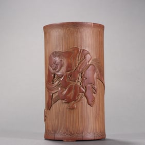 A bamboo carved bangs play with golden toad pen holder