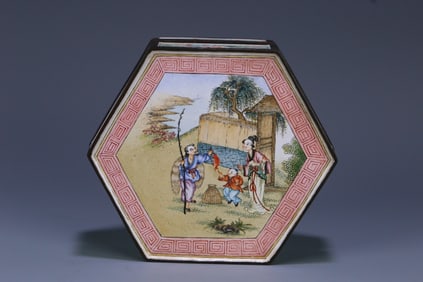 A piece of Qing Dynasty bronze fetal painting enamel character story cover box