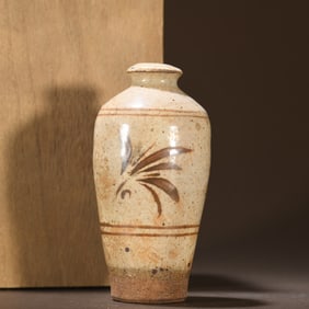 A Cizhou kiln patterned bottle