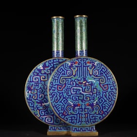 A Qianlong cloisonn é enamel cloisonn é double bottle