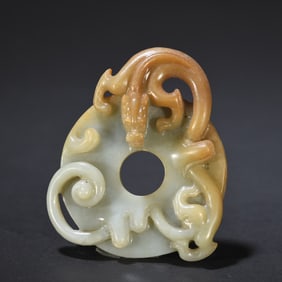 A Hotan Jade with dragon dragon pattern