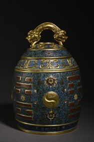 A cloisonné gossip chime