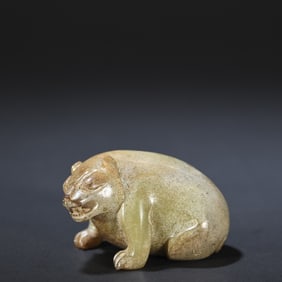 A high antique jade bear carving piece