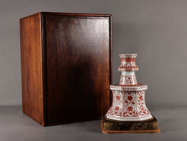 A Da Ming Xuan De Nian style Fan Hong Flower Eight Square Candlestick