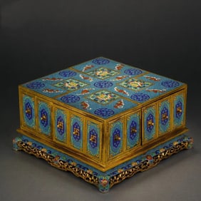 A piece of pinched wire enamel Study box