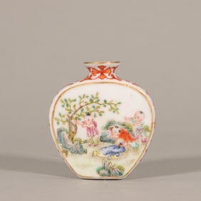 A pink baby play picture, poetic and literary snuff bottle