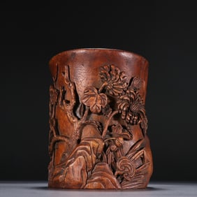 A agarwood carved pattern pen holder
