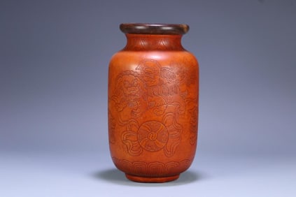 An Old Lion Play Hydrangea Bottle