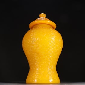 A chicken oil yellow tire carved cloud dragon pattern general jar