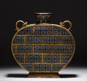 A flat bottle of cloisonn é