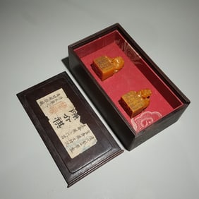 A pair of Chen Jieqi carved Tian Huang Beast button seals