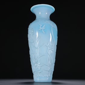 A material tire lotus leaf crane pattern appreciation bottle