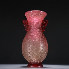 A glass cloud dragon patterned vase for appreciation