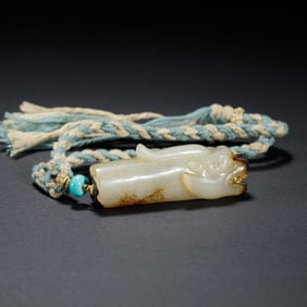 A piece of Hotan jade carving dragon head pendant