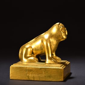 A bronze gilded auspicious beast button square seal