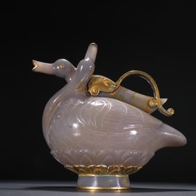 A Liao Jin agate wrapped golden double goose head pot
