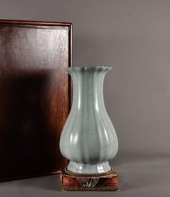 Southern Song Dynasty Official Kiln Moon White Glazed Melon Vase