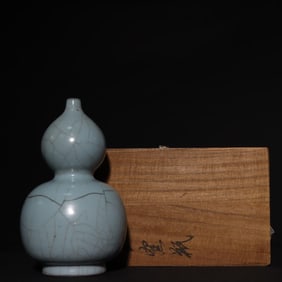 Song Guan Kiln Green Glazed Gourd Bottle