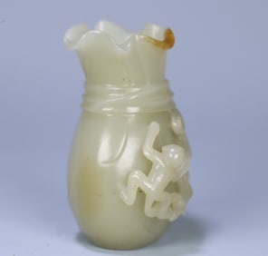 A Piece Of Hetian Jade On Behalf Of The Marquis Flower Arrangement