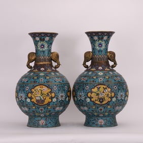 A Pair Of Cloisonne Vase With Double Elephant Ears Flower Pattern