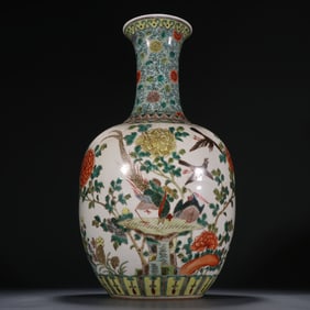 A colorful flower and bird pattern vase for appreciation