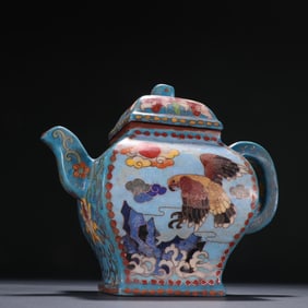 A purple cloisonn é teapot