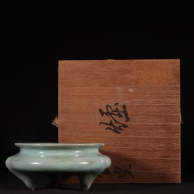 Song Guan Kiln Pink Green Glazed Tripod Furnace