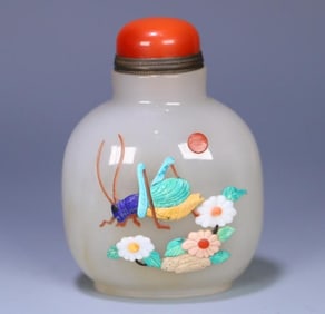 Old Agate Treasure Inlaid Cricket Flower Snuff Bottle