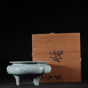 A piece of Song Dynasty official kiln blue glaze furnace