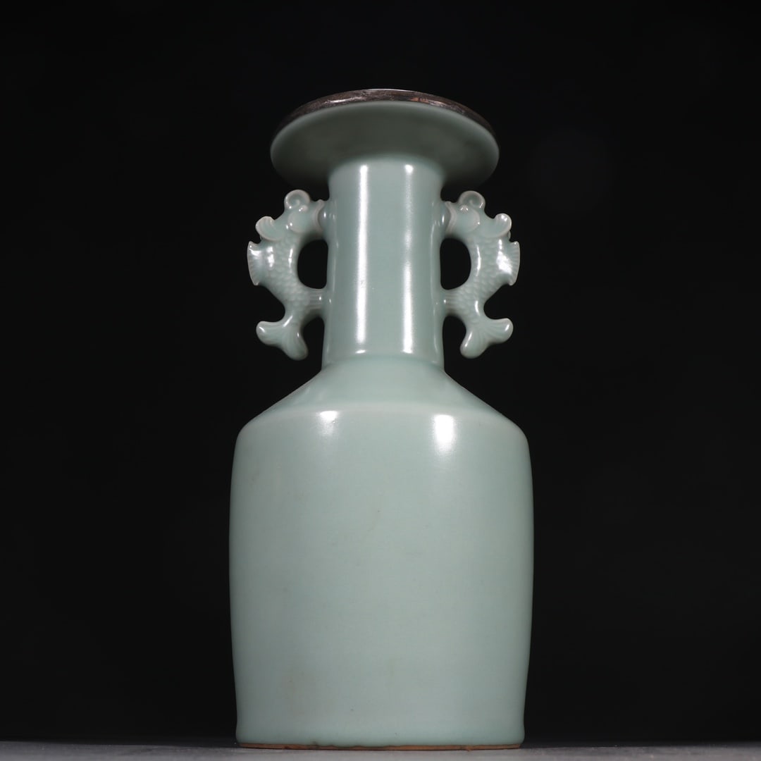 A piece of Longquan celadon wrapped goldfish ear bottle: Longquan Celadon Wrapped Goldfish Ear Bottle Size: H:27.5??W:11.5?? (The dimensions of all batches are manually measured.If you need more detailed information, please contact our customer service befo