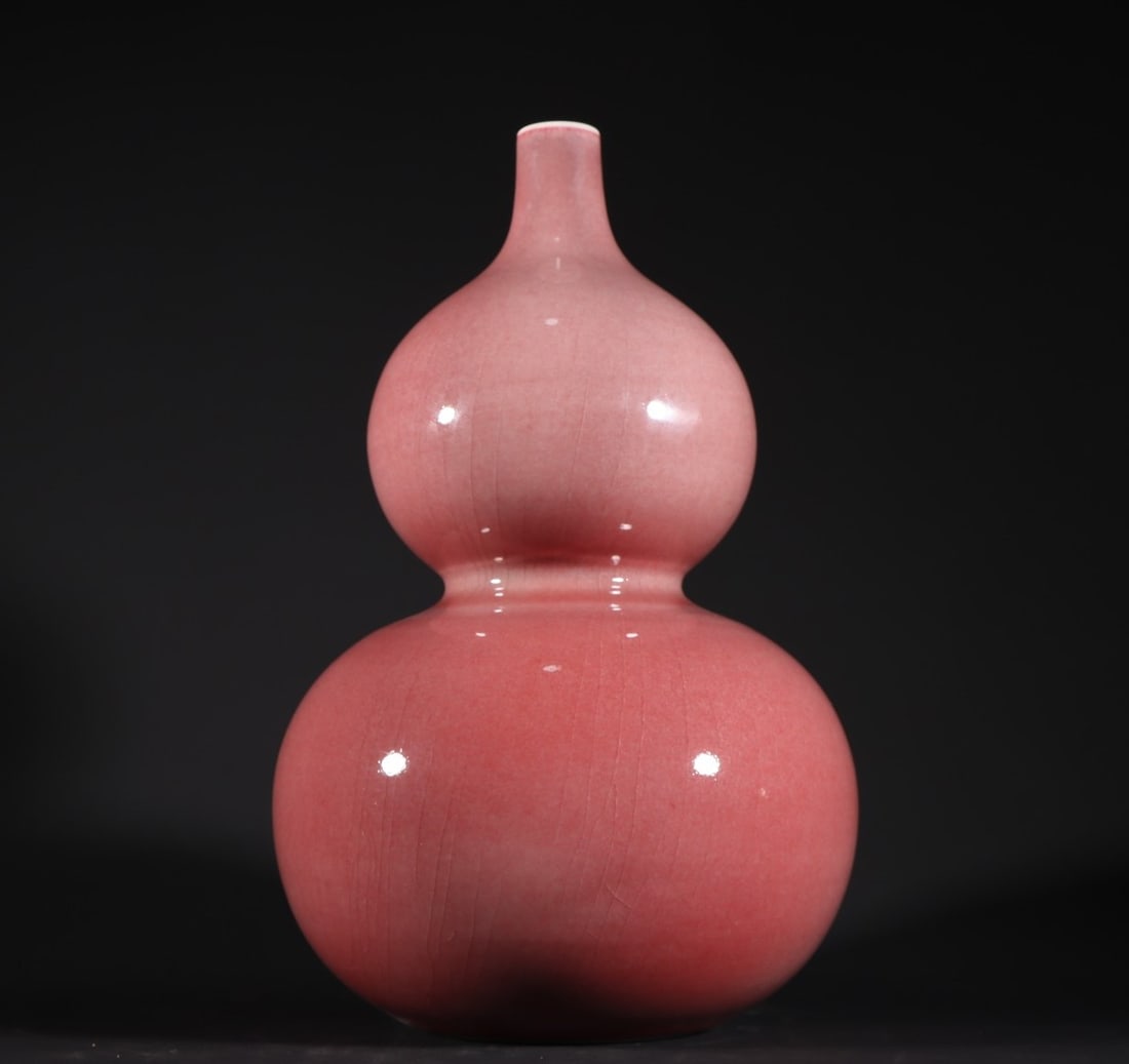 An Exquisite Qing Dynasty Yongzheng cowpea red gourd bottle (1 of 9)