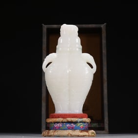 A piece of Qing Hetian jade carved dragon pattern elephant trunk ear bottle