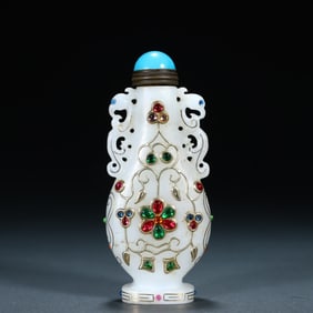 A piece of Qing Hetian jade rubbed silver inlaid gemstone snuff bottle