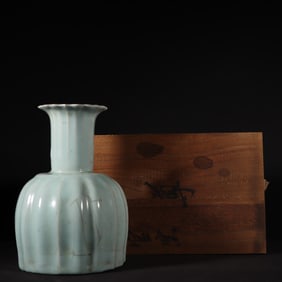 A Song Dynasty official kiln pink blue glazed polygonal bottle