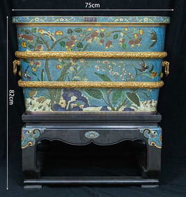 A piece of cloisonné ice