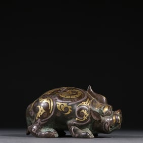 A Han wrong gold and silver unicorn ornament