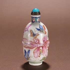 A piece of clear pastel hundred butterflies figure snuff bottle