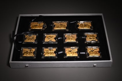 A crystal gilt belt scholar's ornament