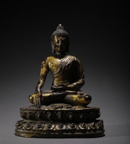 A bronze statue of Shakyamuni