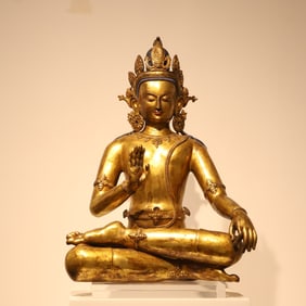 A bronze gilt seated statue of Guanyin in the Qing Dynasty