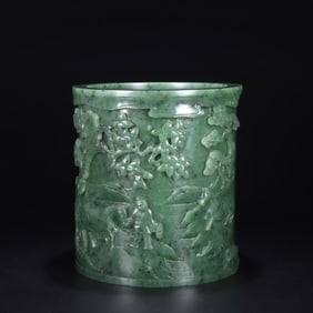 A piece of Hetian jasper pen holder