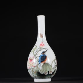 A piece of Qing Dynasty Yongzheng enamel color flower and bird gall bottle